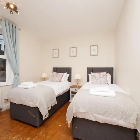 The River Walk House * יורק