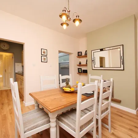 The River Walk House בית נופש *