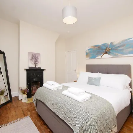 The River Walk House * יורק